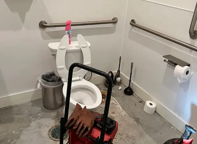 Drain machine and camera set up in a commercial washroom
